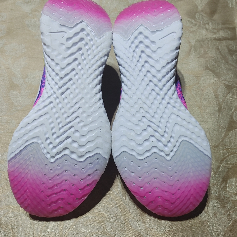Sneakers - Picture 5 of 6